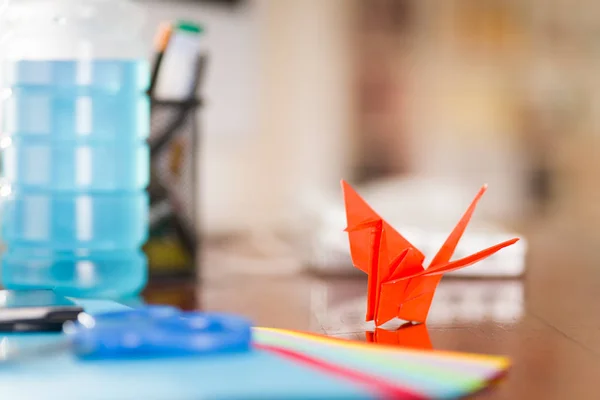 Primo piano di carte colorate per fare arte origami — Foto Stock