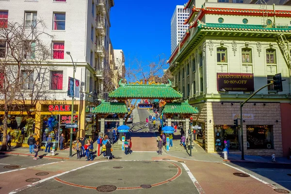 San Francisco, Kalifornia - 11 lutego 2017: China town w San Francisco, popularnej kultury UNESCO miasto turystyczne. — Zdjęcie stockowe