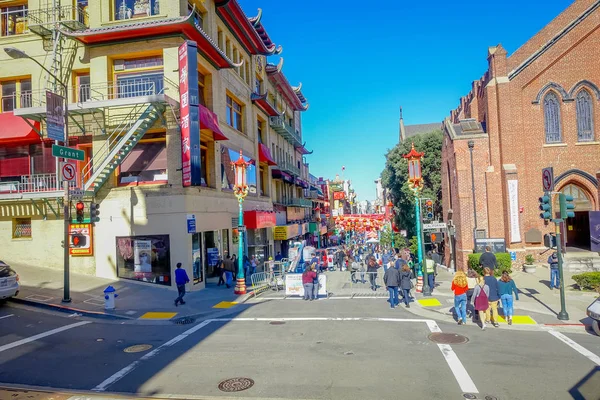 San Francisco, California - 11 de febrero de 2017: Ciudad de China en San Francisco, un sitio cultural popular en la ciudad turística . — Foto de Stock