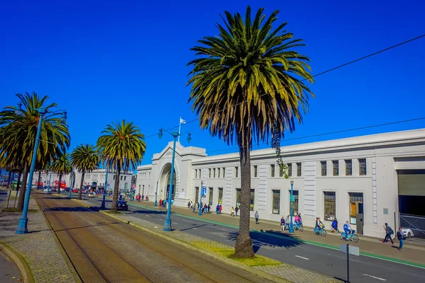 San Francisco, California - 11 de febrero de 2017: Hermosa vista turística del muelle 31 en el popular y cultural centro de la ciudad . —  Fotos de Stock