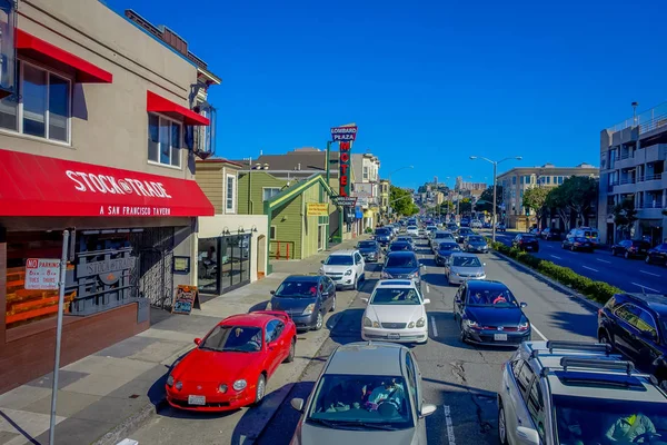 인기와 화려한 도심 지역에 있는 소통량의 샌 프란 시스 코, 캘리포니아-2 월 11 일, 2017: 아름 다운 관광지 보기 — 스톡 사진