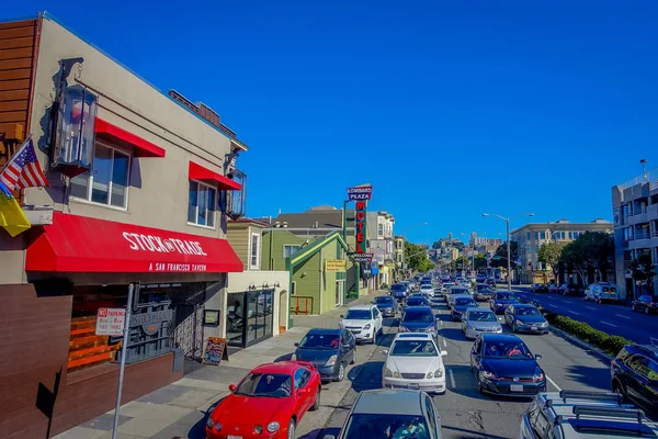 San Francisco, California - February 11, 2017: Beautiful touristic view of traffic in in the popular and colorful downtown area — Stock Photo, Image