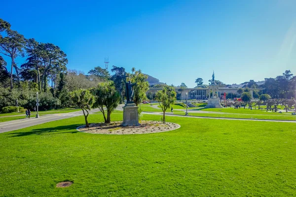 San Francisco, Kalifornia - 11 lutego 2017: Piękny Park Golden Gate w San Francisco, piątym najczęściej odwiedzane miasta park w Stanach Zjednoczonych. — Zdjęcie stockowe