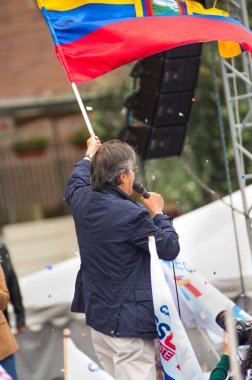 Quito, Ekvator - 26 Şubat 2017: Guillermo Kement, onun seçim kampanyası Creo Suma İttifak'ın başkan adayı