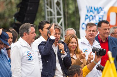 Quito, Ekvator - 26 Şubat 2017: Guillermo Kement, Creo Suma İttifak'ın başkan adayı destekçileri için 2 Nisan yapılacak ikinci tur seçim kampanyası miting adresleri