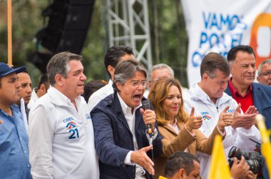 Quito, Ekvator - 26 Şubat 2017: Guillermo Kement, Creo Suma İttifak'ın başkan adayı destekçileri için 2 Nisan yapılacak ikinci tur seçim kampanyası miting adresleri