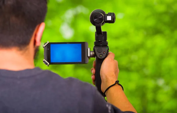 Ручний стабілізатор камери для мобільного телефону — стокове фото