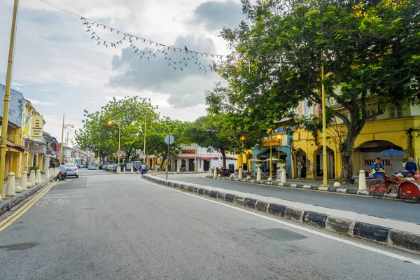 George Town, Malaisie - 10 mars 2017 : Petite enclave indienne, où se trouve le plus ancien temple hindou de Penang, le temple Mahamariamman, ainsi que de nombreux magasins et restaurants indiens . — Photo