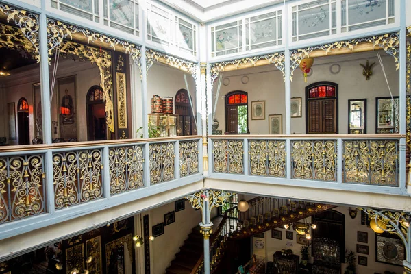 Pinang Peranakan Mansion, museo que muestra las costumbres de Peranakans, diseño de interiores y estilos de vida, Malasia — Foto de Stock