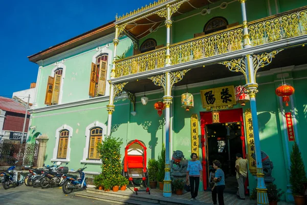 George Town, Malasia - 10 de marzo de 2017: Pinang Peranakan Mansion, es un museo que contiene antigüedades y exhibe costumbres, diseño de interiores y estilos de vida de Peranakans. . — Foto de Stock