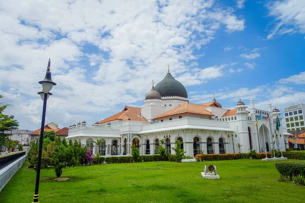 カピタン クリン モスクがインドのムスリム商人および都市の世界遺産の一部で 19 世紀に建てられたジョージタウン, マレーシア - 2017 年 3 月 10 日。. — ストック写真