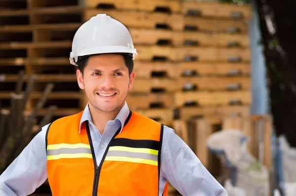 Engineer looking at construction site — Stock Photo, Image