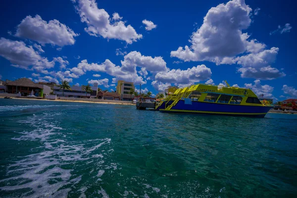 Cozumel, Mexiko - 23 mars 2017: En av de bästa dykning destinationerna i världen för sina ljusa sagobok korallrev, på ön Cozumel är också hem till en mängd naturliga stränder, Seabus — Stockfoto