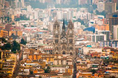 Quito, Ekvator - 23 Şubat 2017: Basilica Quito, tarihi kent yükselen Ekvador