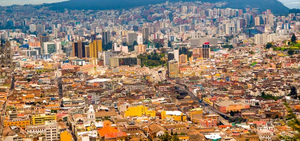 Widok na zabytkowe centrum Quito, Ekwador — Zdjęcie stockowe