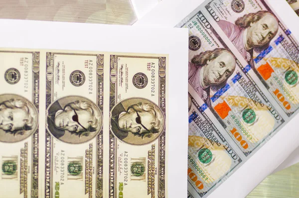US-Dollarscheine auf Papier gedruckt — Stockfoto