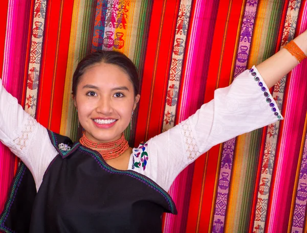 エクアドルの民族衣装写真素材 ロイヤリティフリーエクアドルの民族衣装画像 Depositphotos