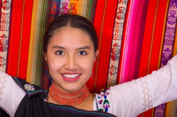 エクアドルの民族衣装写真素材 ロイヤリティフリーエクアドルの民族衣装画像 Depositphotos