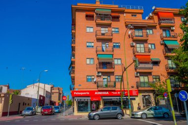 Madrid, İspanya - 8 Ağustos, 2015: Madrid, İspanya'nın muhteşem şehirde güzel bina. Başkenti ve en büyük şehir İspanya'nın Madrid olduğunu