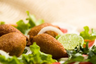 Lezzetli Türk Ramazan gıda icli köfte köfte falafel