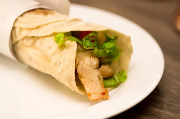 Delicious shawarma rolled sandwich with meat and vegetables — Stock Photo, Image