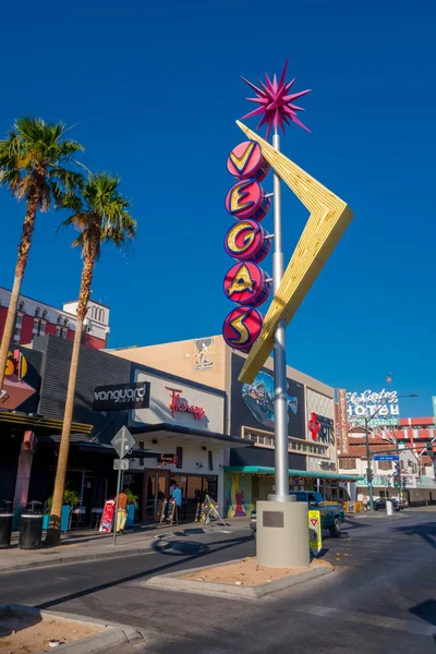 LAS VEGAS, NV - 21 NOVEMBRE 2016: Fremont Street con un segno vegas — Foto Stock