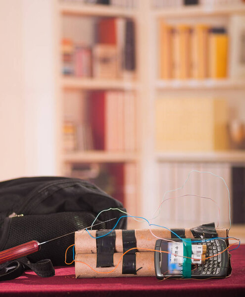 Крупный план самодельной взрывной бомбы
