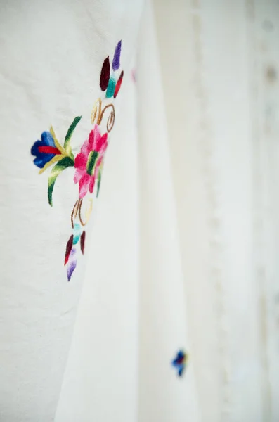 OTAVALO, ECUADOR - MAY 17, 2017: Beautiful andean textile yarn and woven by hand in wool, in white background — Stock Photo, Image