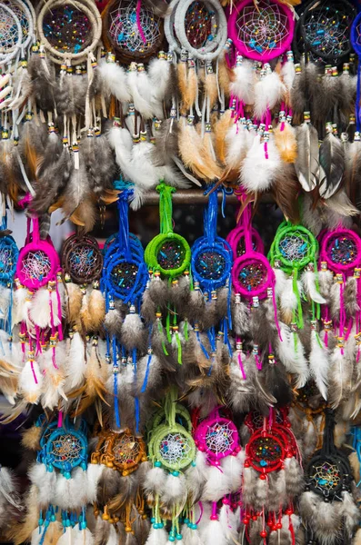 OTAVALO, ECUADOR - MAY 17, 2017: Close up of a colorful catchdreamer, in a catchdreamer background in Otavalo — Stock Photo, Image