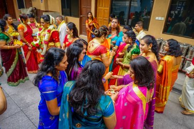 Kuala Lumpur, Malezya - 9 Şubat 2017: Geleneksel Hindu düğün kutlama kimliği belirsiz kişiler. Hinduizm Malezya en büyük dördüncü dindir.