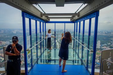 Kuala Lumpur, Malezya - 9 Şubat 2017: Menara Kuala Lumpur Tower commmunication Kulesi ve halka açık Kuala Lumpur en yüksek bakış açısı olduğunu.