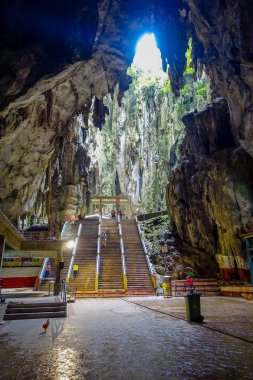 Batu mağaraları, büyük ve küçük bir kireçtaşı tepenin mağaralar ve mağara tapınaklar ve çok popüler bir Hindu Hindistan dışında türbe. Malezya.