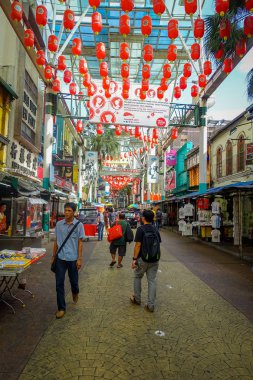 Kuala Lumpur, Malezya - 9 Şubat 2017: Petaling street market, Chinatown şehrin kalbinde bir popüler alışveriş ve Turizm alanıdır.