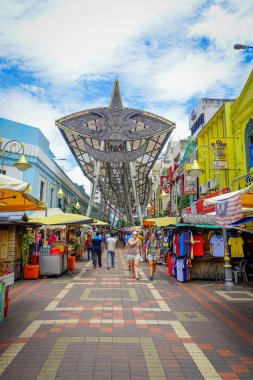 Kuala Lumpur, Malezya - 9 Şubat 2017: Petaling street market, Chinatown şehrin kalbinde bir popüler alışveriş ve Turizm alanıdır.