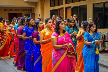 Kuala Lumpur, Malezya - 9 Şubat 2017: Geleneksel Hindu düğün kutlama kimliği belirsiz kişiler. Hinduizm Malezya en büyük dördüncü dindir.