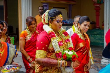 Kuala Lumpur, Malezya - 9 Şubat 2017: Geleneksel Hindu düğün kutlama kimliği belirsiz kişiler. Hinduizm Malezya en büyük dördüncü dindir.