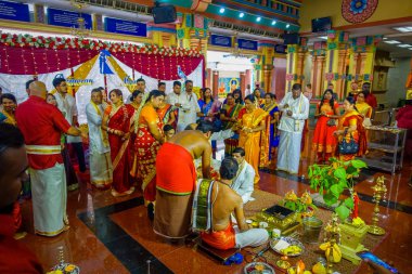 Kuala Lumpur, Malezya - 9 Şubat 2017: Geleneksel Hindu düğün kutlama kimliği belirsiz kişiler. Hinduizm Malezya en büyük dördüncü dindir.
