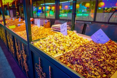 Fındık Harbin, Çin'deki sokak pazarında çeşitli