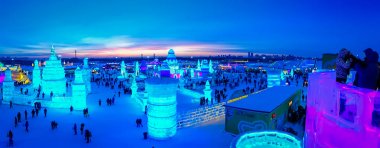 Harbin, Çin - 9 Şubat 2017: Harbin uluslararası buz ve kar heykel Festivali Harbin yer alır bir yıllık kış festivali olan. Dünyanın en büyük buz ve kar Festivali olduğunu.