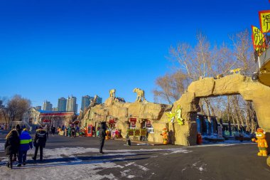 Harbin, Çin - 9 Şubat 2017: Sibirya kaplanı Park için Sibirya Kaplanları dünyanın en büyük doğal parkı girişinde.