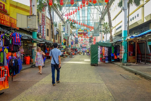 Kuala Lumpur, Malezya - 9 Şubat 2017: Petaling street market, Chinatown şehrin kalbinde bir popüler alışveriş ve Turizm alanıdır. — Stok fotoğraf