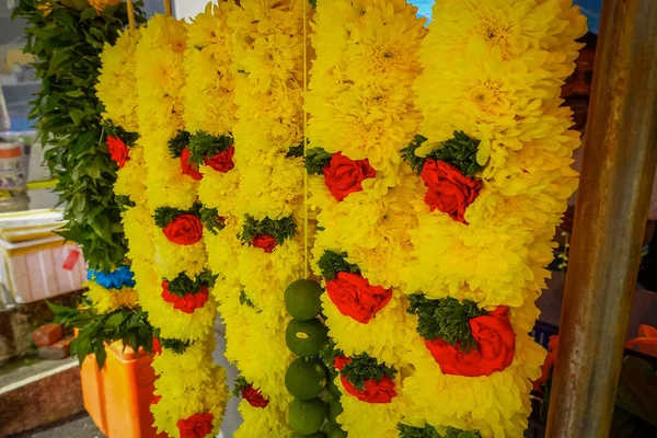 Close up shot of beautiful flower garland in Malaysia — Stock Photo, Image