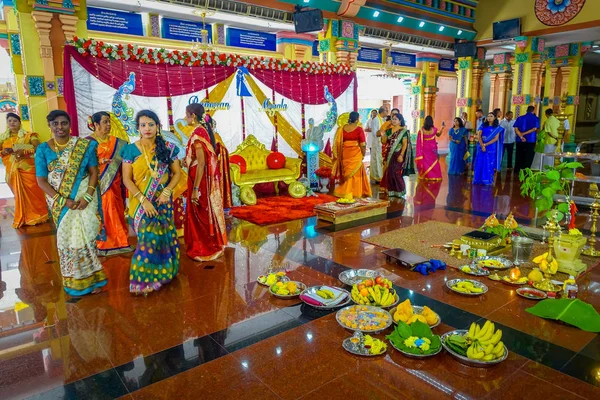 Κουάλα Λουμπούρ, Μαλαισία - 9 Μαρτίου 2017: Αγνώστων ατόμων στο παραδοσιακό γάμο ινδουιστές γιορτή. Ο Ινδουισμός είναι η τέταρτη μεγαλύτερη θρησκεία στη Μαλαισία. — Φωτογραφία Αρχείου
