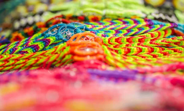 OTAVALO, ECUADOR - MAY 17, 2017: Close up of a purple catchdreamer, in colorful market background in Otavalo — Stock Photo, Image