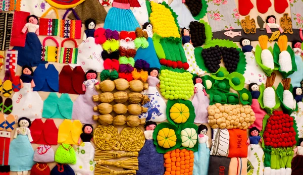 OTAVALO, ECUADOR - MAY 17, 2017: Beautiful andean traditional clothing textile yarn and woven by hand in wool, colorful fabrics background — Stock Photo, Image