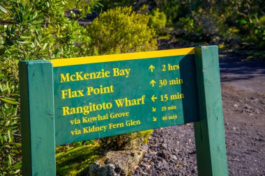 Auckland, Yeni Zelanda - 12 Mayıs 2017: Yeni Zelanda ahşap işareti