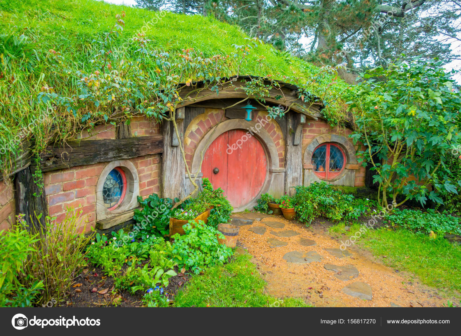 North Island New Zealand May 16 17 Hobbit House With Red Door Hobbiton Movie Set Site Made For Movies Hobbit And Lord Of The Ring In Matamata North Island Of New Zealand