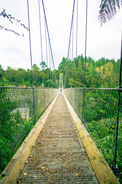 Ponte Arapuni sobre uma usina hidrelétrica no rio Waikato, Arapuni, Nova Zelândia — Fotografia de Stock