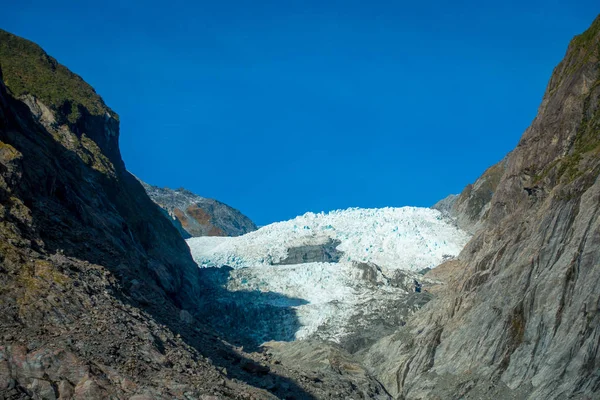 Glacier et fond de vallée Franz Josef, Westland, Île du Sud, Parc national des Glaciers Franz Josef, Nouvelle-Zélande — Photo