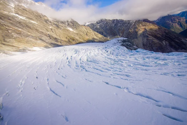 Όμορφη θέα στα Λευκά Όρη, που καλύπτονται με χιόνι στις νότιες Άλπεις νότια Westlands, Νέα Ζηλανδία — Φωτογραφία Αρχείου